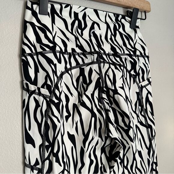 ZYIA Safari Pocket Brilliant Hi-Rise 7/8 24" black and white zebra print - Picture 4 of 10